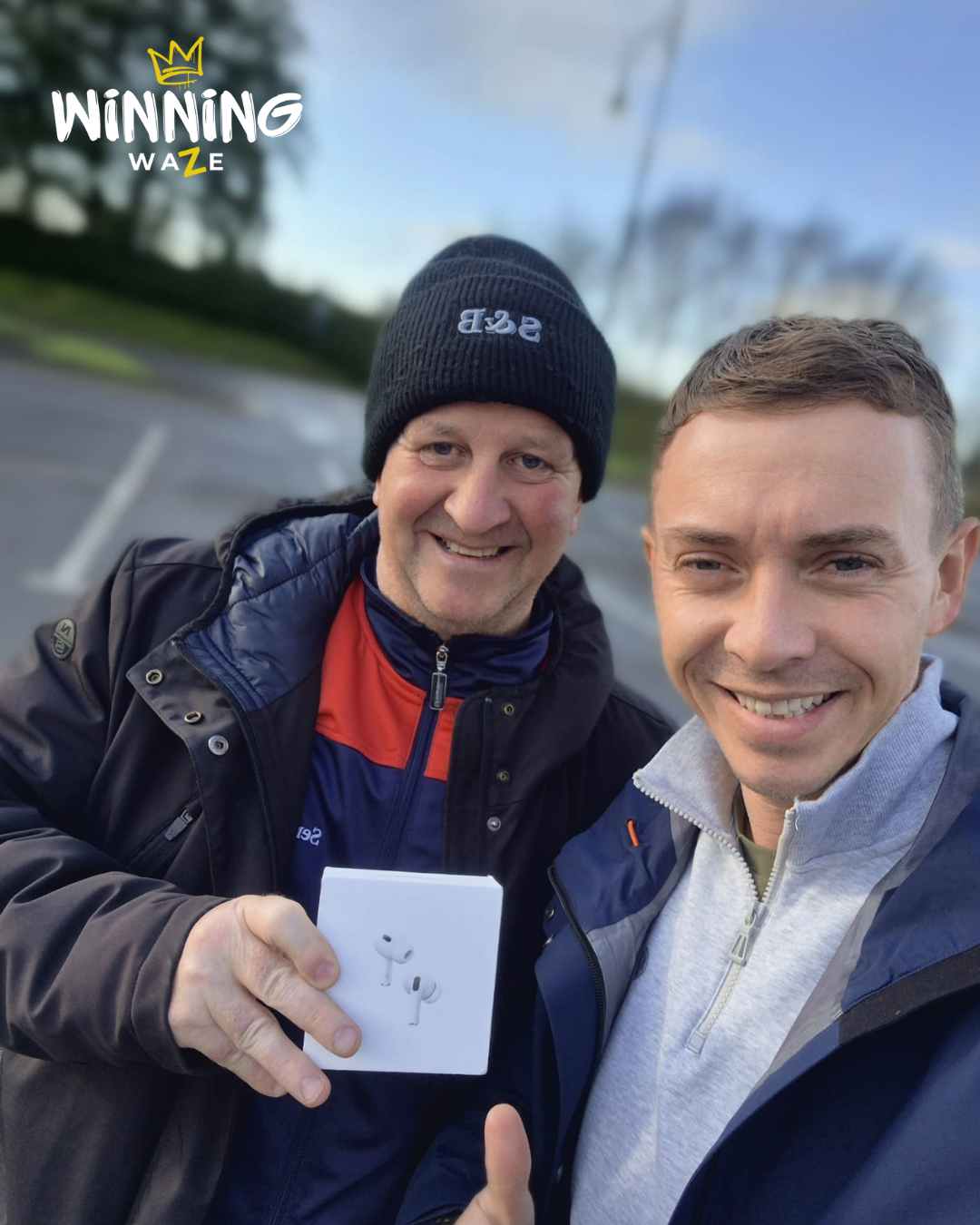 APPLE AirPods Pro (2nd generation) with MagSafe Charging Case (USB-C) - White or THE CASH